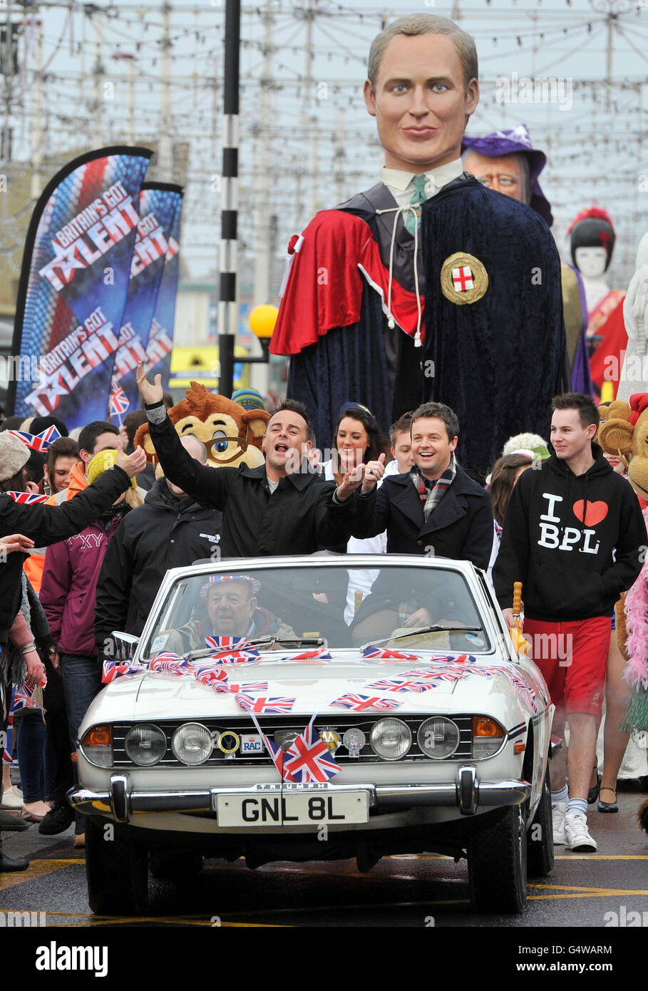 Anthony McPartlin (a sinistra) e Declan Donnelly durante le riprese per la Gran Bretagna Got Talent a Blackpool. Foto Stock