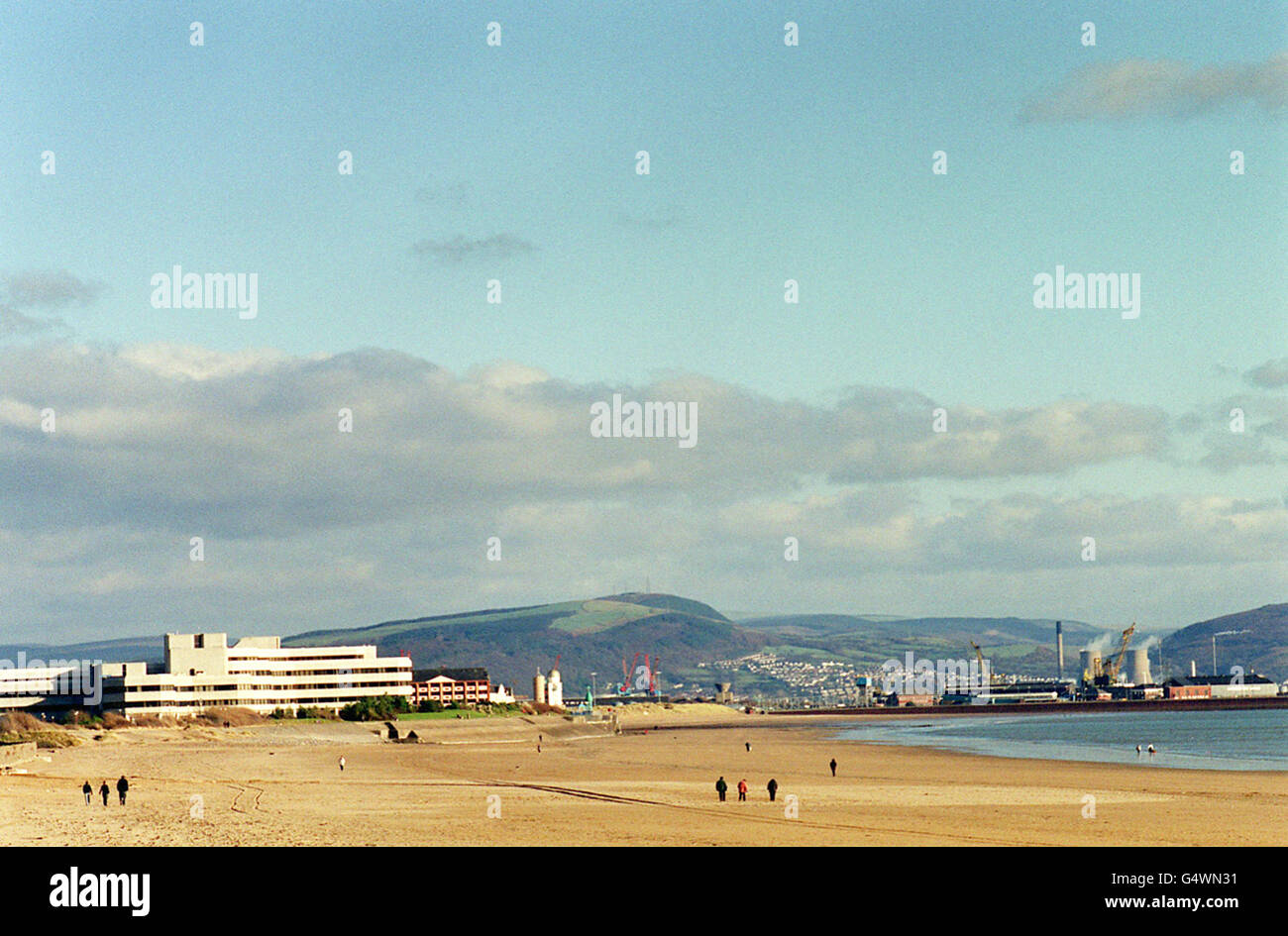 Swansea Bay Beach nel Galles meridionale, la città dove l'attrice Catherine Zeta Jones è stata portata in su. Foto Stock