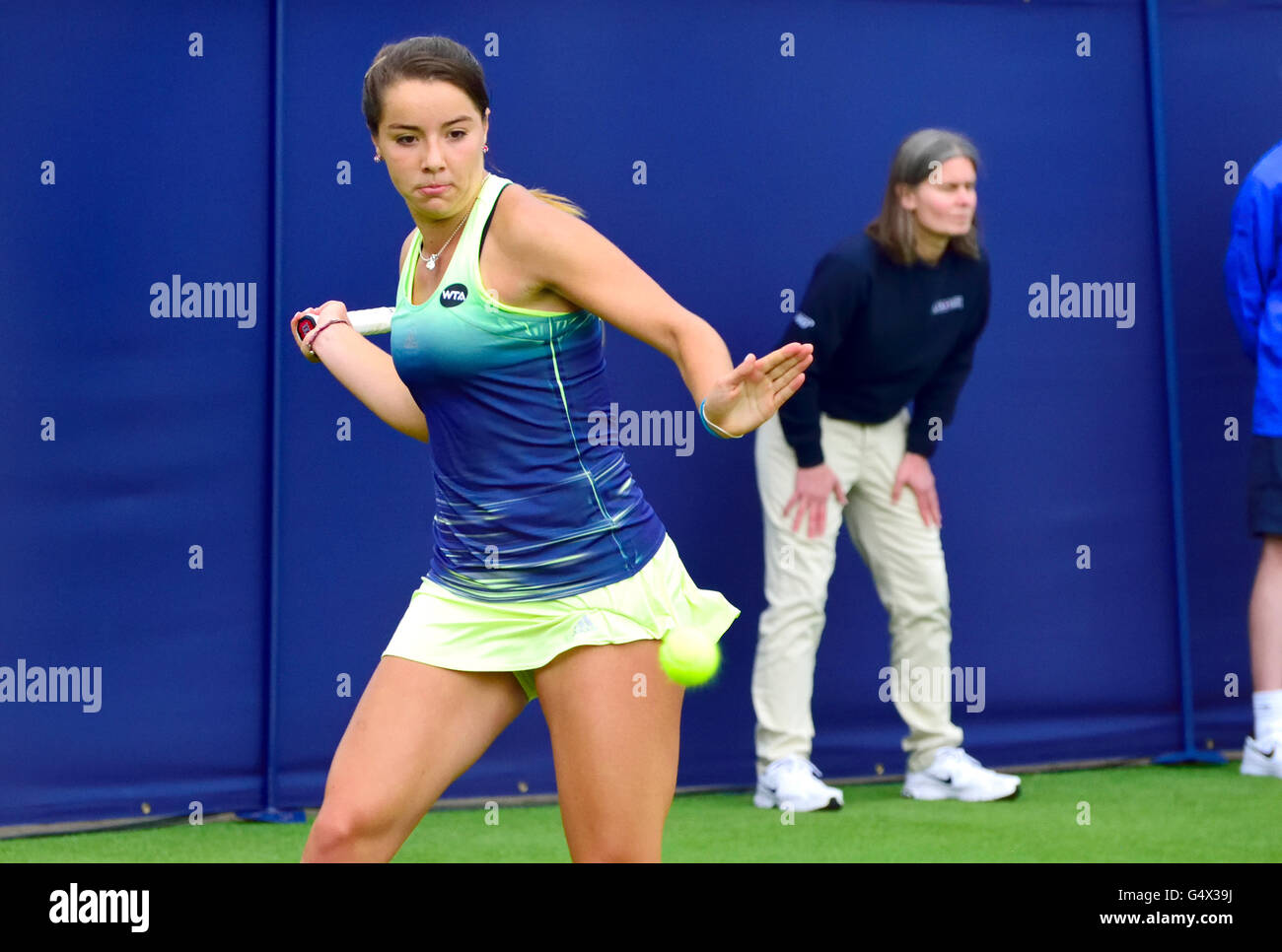 Jodie Burrage (GB) giocando nel primo turno di qualificazione, Aegon International, Eastbourne, 2016. (Fotografo accreditato) Foto Stock