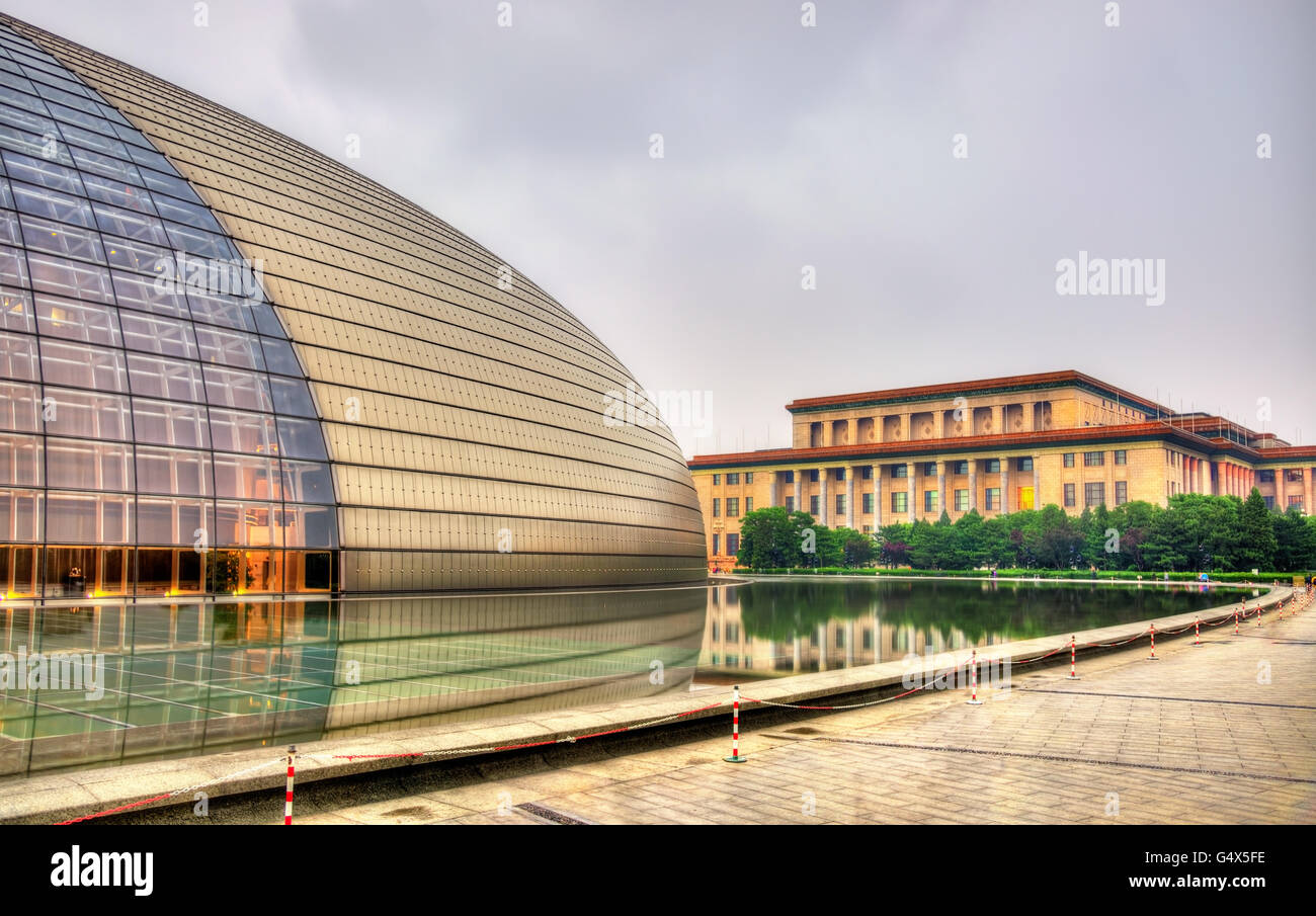 Pechino, Cina - 14 Maggio 2016: La Grande Sala del Popolo e il Centro Nazionale per le Arti dello Spettacolo Foto Stock