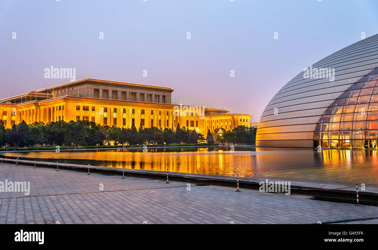 Pechino, Cina - 14 Maggio 2016: La Grande Sala del Popolo e il Centro Nazionale per le Arti dello Spettacolo Foto Stock