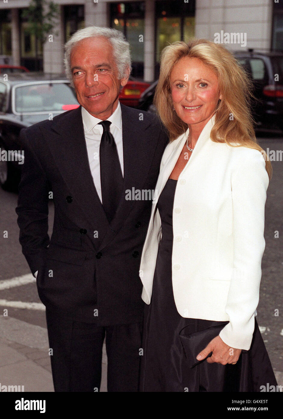 Lo stilista di moda Ralph Lauren arriva con sua moglie Ricky per una festa  che celebra l'apertura del suo nuovo negozio di Londra Foto stock - Alamy