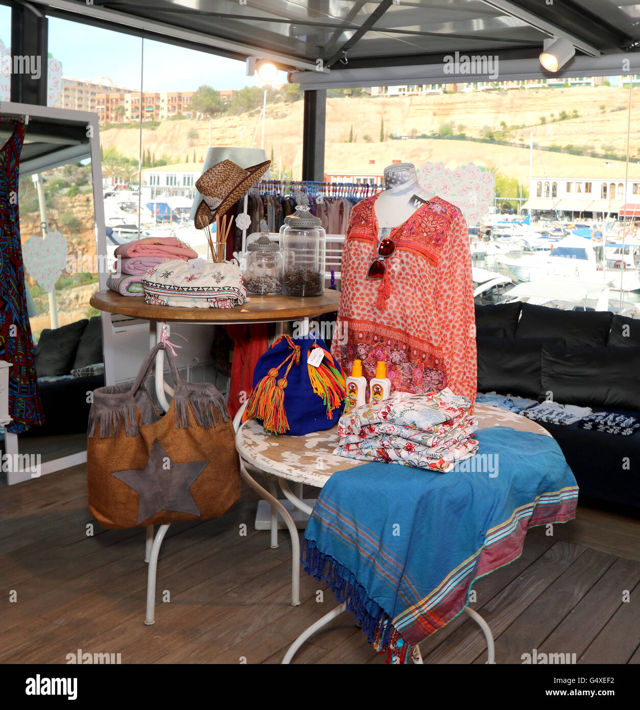 Shopping - boutique di moda - meglio di Yachting - Port Adriano - 10th, 11th, 12 Giugno 2016 - Philippe Starck progettato marina Foto Stock