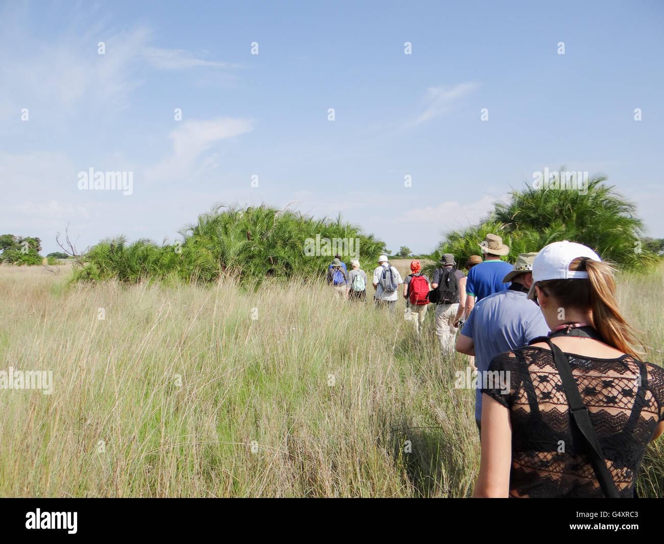 Il Botswana, Northwest Ngamiland North, Okavango Delta, in Mokoro Expedition - safari a piedi passeggiando tra i turisti Foto Stock