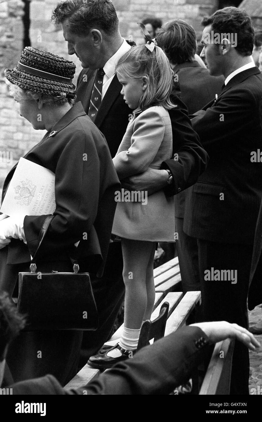 Piccola Signora Sarah Armstrong-Jones, figlia della Principessa Margaret e Lord Snowdon al Castello di Caernarfon per l'investitura del Principe di Galles. Foto Stock