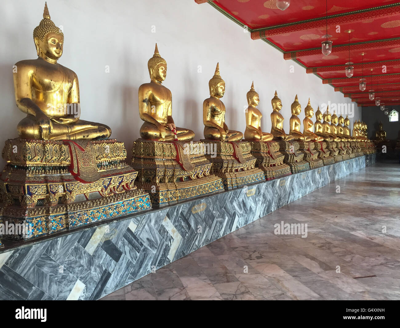 Thailandia, Centralthailand, Bangkok, Buddhastatuen nella royal tempio Buddista Wat Pho nel centro della storica città vecchia Foto Stock