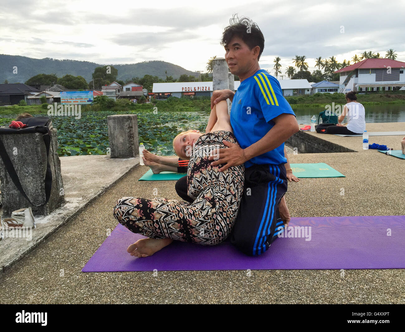 Thailandia, Surat Thani, Ko Samui, Yoga massaggio tailandese Foto Stock