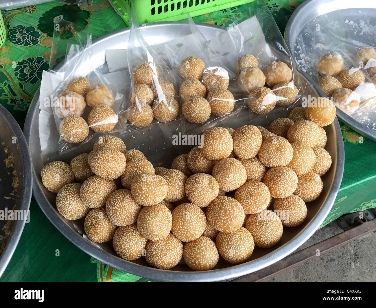 Thailandia, Surat Thani, Ko Samui, fritte palline di zucchero Foto Stock