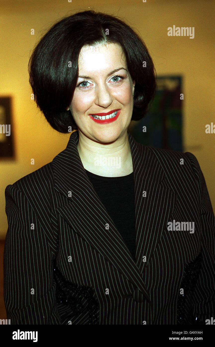 L'attrice Marion o'Dwyer, protagonista del film, partecipa alla prima di Agnes Brown, al 2° Festival del cinema irlandese al Triciclo Cinema di Kilburn, a nord di Londra. Il Festival si svolge dal 25 febbraio al 2 marzo. Foto Stock