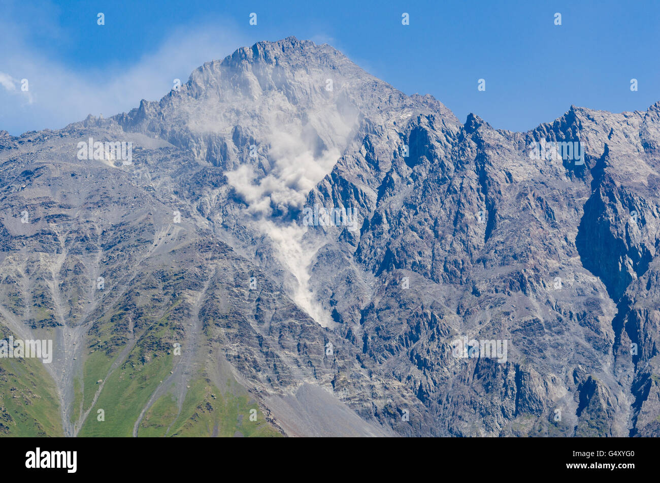 La Georgia, Mzcheta-Mtianeti, Stepanzminda, Kazbegi, Kurotsveri dal Tergital, valanga di detriti Foto Stock