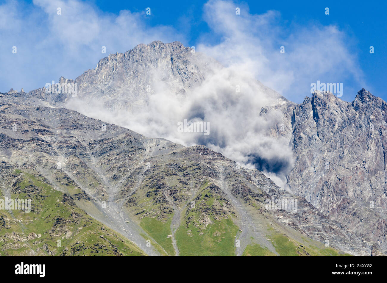 La Georgia, Mzcheta-Mtianeti, Stepanzminda, Kazbegi, Kurotsveri dal Tergital, valanga di detriti Foto Stock