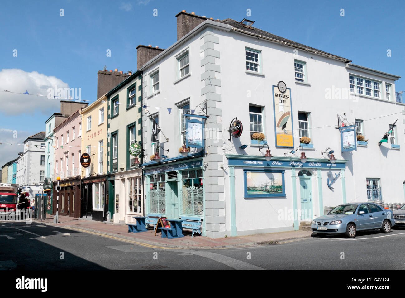 La signora Belle heritage public house, Grattan Square, Dungarvan, Co. Waterford, Irlanda (Eire). Foto Stock