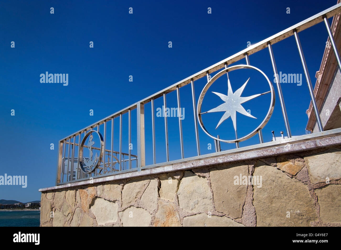 Recinzione sun star dettagli su una casa al mare in Molinar a Palma di Maiorca, isole Baleari, Spagna il 10 aprile 2016. Foto Stock