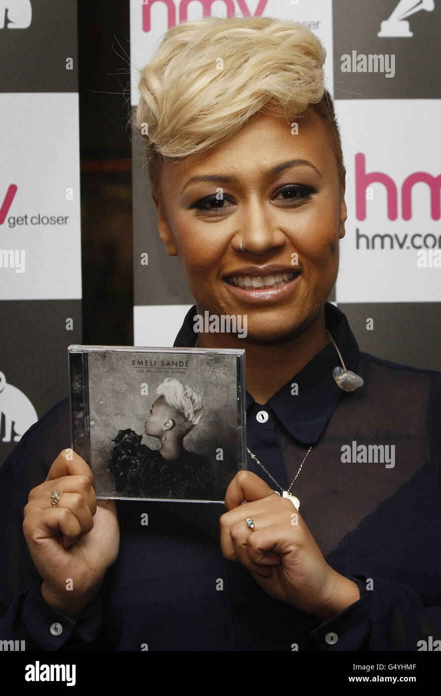 Alla HMV di Glasgow, Scozia, per promuovere il suo album di debutto. Foto Stock