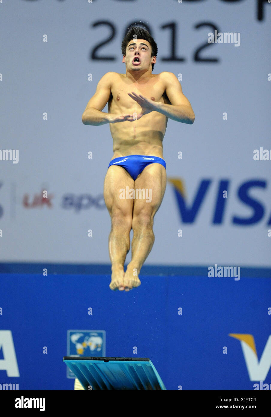 Christopher Mears in azione nel concorso preliminare maschile di 3m Springboard durante la diciottesima Coppa del mondo FINA Visa Diving presso l'Aquatics Center nel Parco Olimpico di Londra. Foto Stock