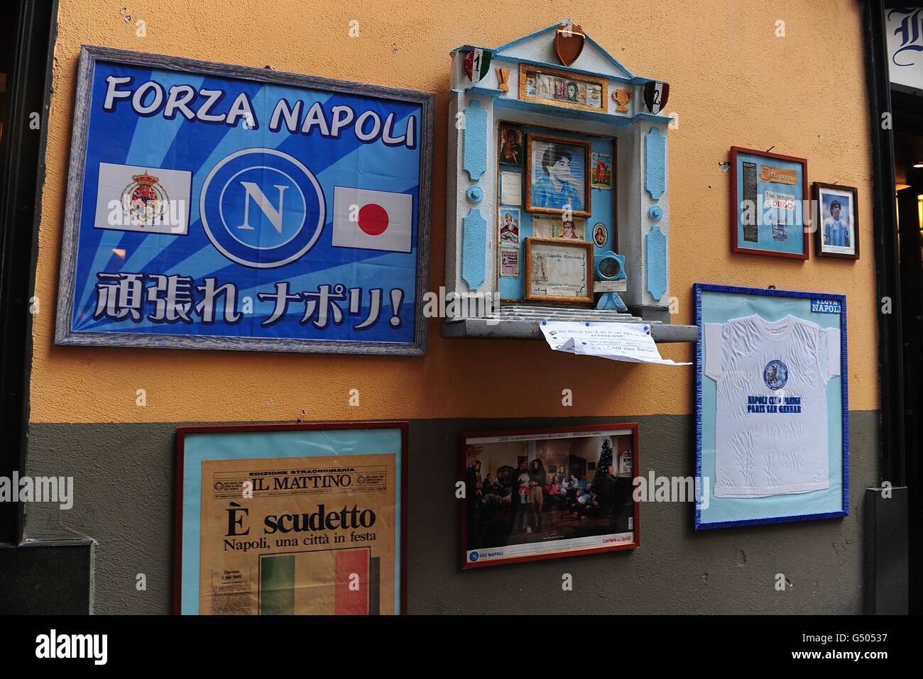 Calcio - UEFA Champions League - Round of 16 - prima tappa - Napoli v Chelsea - Stadio San Paolo. Un santuario Diego Maradona a Napoli Foto Stock