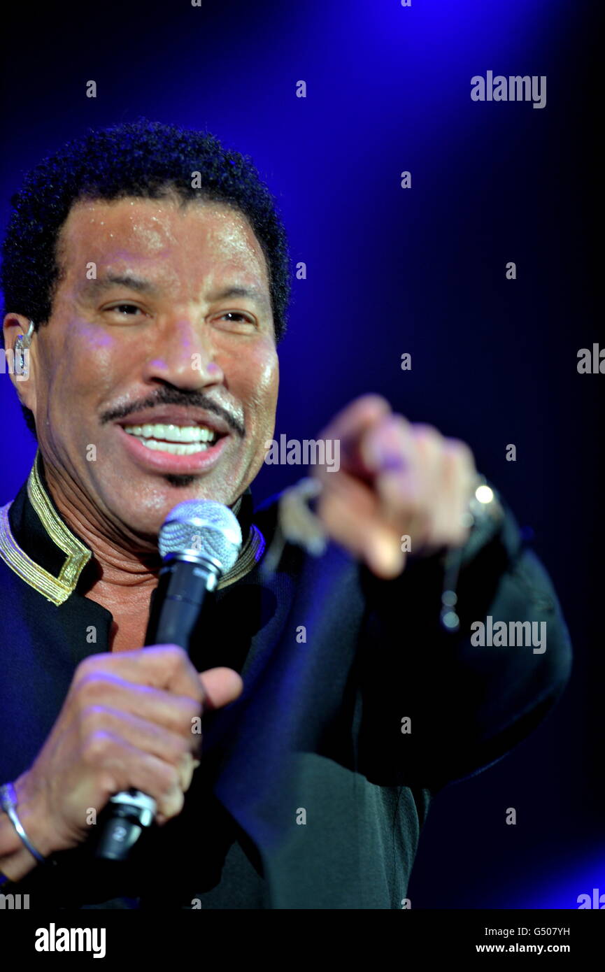 Sabato 18 Giugno Lionel Richie riproduce il Liberty Stadium data di inizio del tour del Regno Unito. Foto Stock