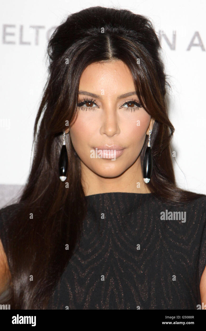 Kim Kardashian in arrivo per l'Elton John Aids Foundation Academy Awards Viewing Party al West Hollywood Park di Los Angeles, USA. Domenica 26 febbraio 2012. () Foto Stock
