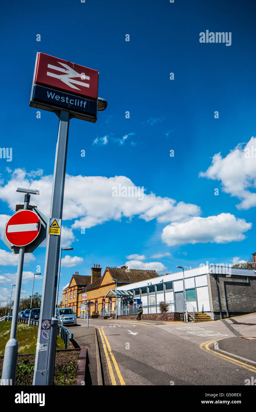 La stazione ferroviaria di Westcliff si trova sulla linea c2c London, Tilbury e Southend Railway, che serve la località di Westcliff-on-Sea, Essex, Regno Unito Foto Stock