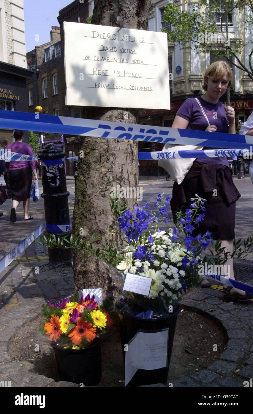 La scena nel centro di Soho a Londra dove un 12 anni Diego Piniero morì dopo che lui e il suo fratellastro adolescente sono stati pugnati in una strada trafficata. I due ragazzi collegati sono nati nel Regno Unito da genitori inglesi e spagnoli entrambi hanno subito gravi ferite da pugni. * sono stati portati in un ospedale del sud di Londra. Il ragazzo di 12 anni fu pronunciato morto poco dopo l'arrivo . Foto Stock