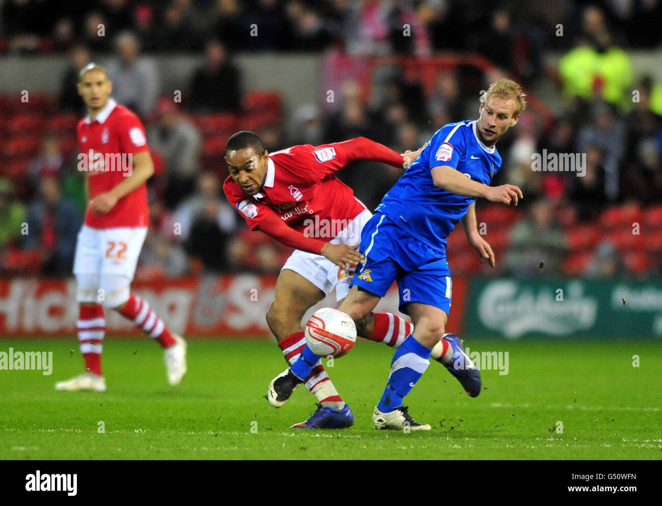 Dexter Blackstock di Nottingham Forest e Doncaster Rovers Simon Gillet (a destra) combattono per la palla durante la partita del campionato Npower al City Ground di Nottingham. Foto Stock Dexter Blackstock di Nottingham Forest e Doncaster Rovers Simon Gillet (a destra) combattono per la palla durante la partita del campionato Npower al City Ground di Nottingham. Foto Stock