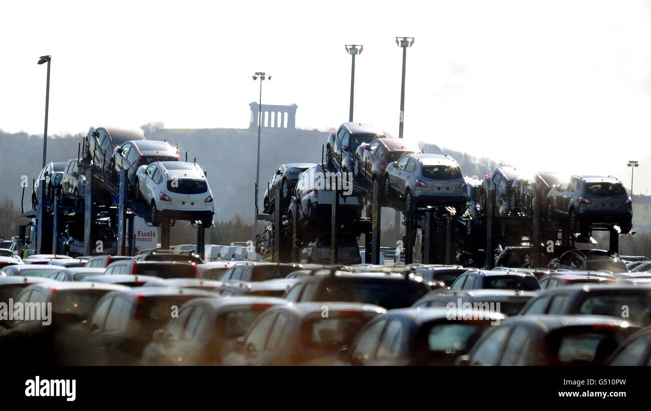 Le automobili Nissan alla fabbrica di Nissan a Sunderland, come il gigante giapponese di automobile oggi fornirà un impulso enorme all'economia annunciando i programmi per costruire un nuovo modello alla sua fabbrica britannica sotto un programma di investimento di &libbra;125 milione, generando 2,000 nuovi posti di lavoro. Foto Stock