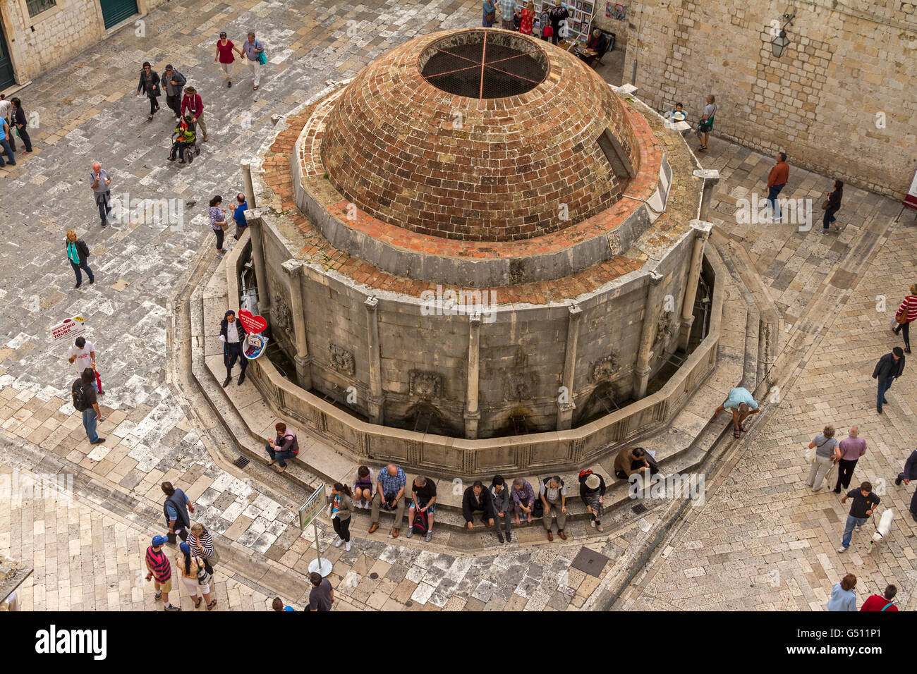 La grande fontana di Onofrio visto da mura della città di Dubrovnik Croazia Foto Stock