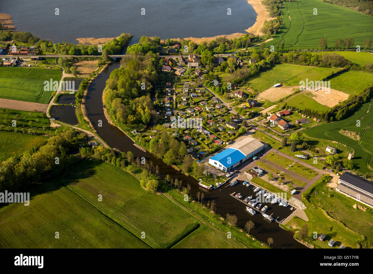 Vista aerea, dal canale Wöblitzsee, Wesenberg, Meclemburgo Lake District, Meclemburgo Lake District, Meclenburgo-Pomerania Occidentale, Foto Stock