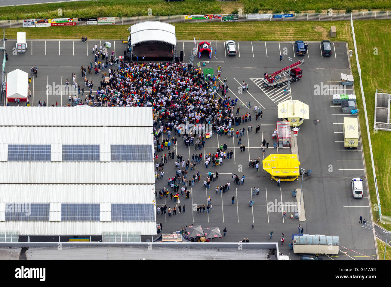 Vista aerea, il Campionato Mondiale di Calcio 2014, vista aerea, Public Viewing a martello Handelshof, Rudel guardando, Coppa del Mondo 2014, calcio Foto Stock
