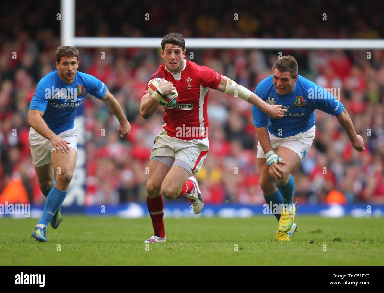 Rugby Union - RBS 6 Nations Championship 2012 - Galles / Italia - Millennium Stadium. Alex Cuthbert del Galles si rompe per segnare i suoi lati secondo tentativo durante la partita RBS 6 Nations al Millennium Stadium di Cardiff. Foto Stock