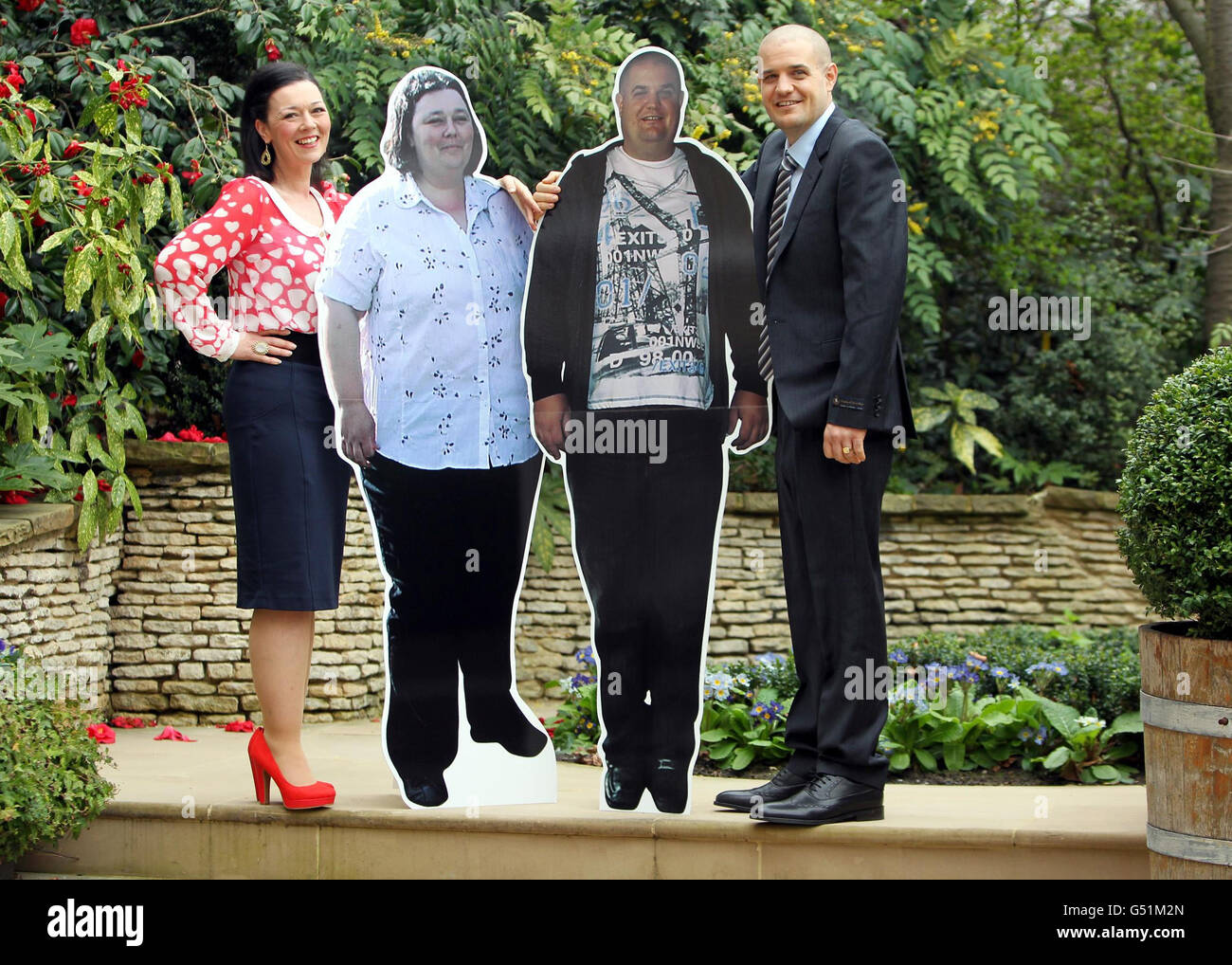 Simon e Tracy Bartlett, di Braintree, Essex con le loro foto 'prima' dopo che sono stati annunciati, al Ritz a Londra, come la coppia del mondo Slimming dell'anno 2012, quando hanno perso più di 15 pietre tra loro in meno di 18 mesi. Foto Stock