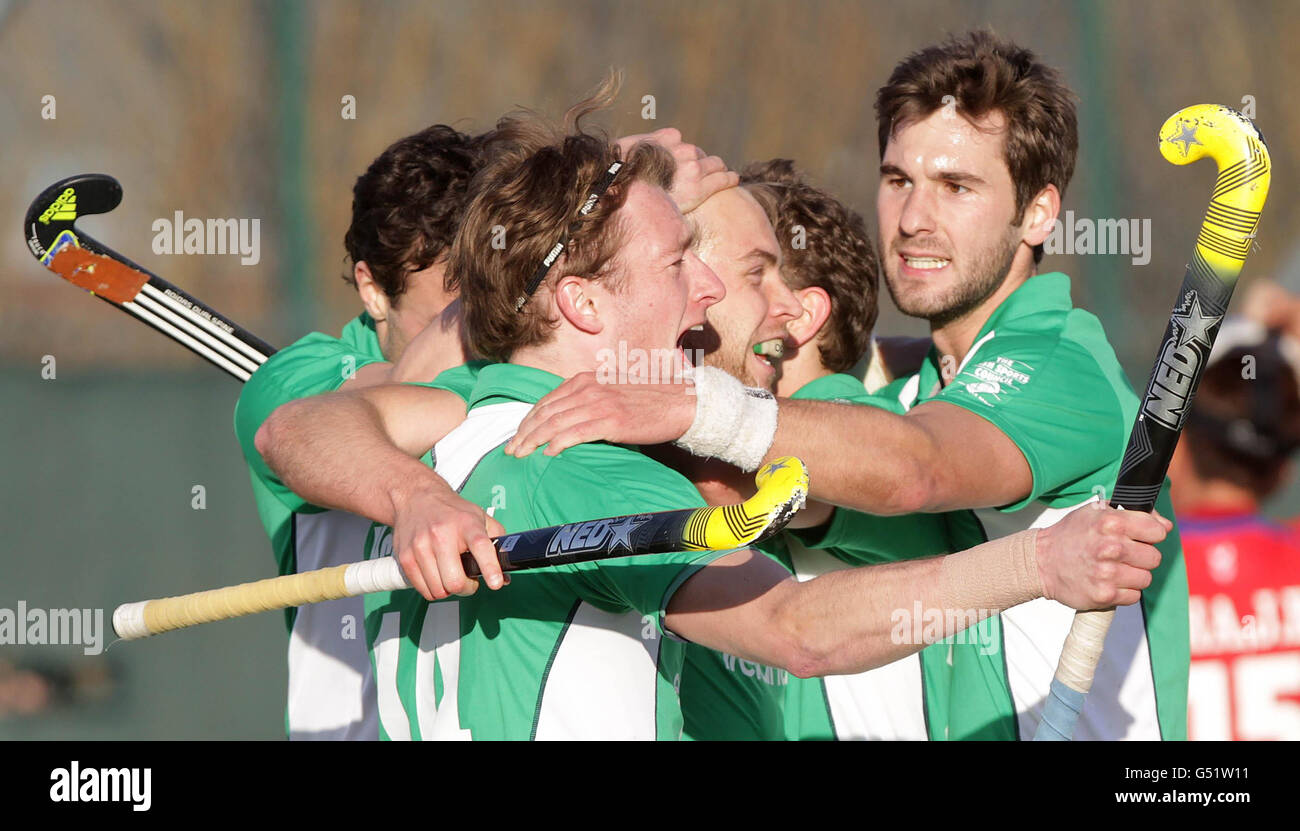 Hockey - FIH Olympic Games Qualificing Tournament - Irlanda / Corea del Sud - Belfield. Il Timothy Cockram d'Irlanda celebra il suo obiettivo durante la partita di qualifica olimpica della Federazione Internazionale di Hockey a Belfield a Dublino. Foto Stock