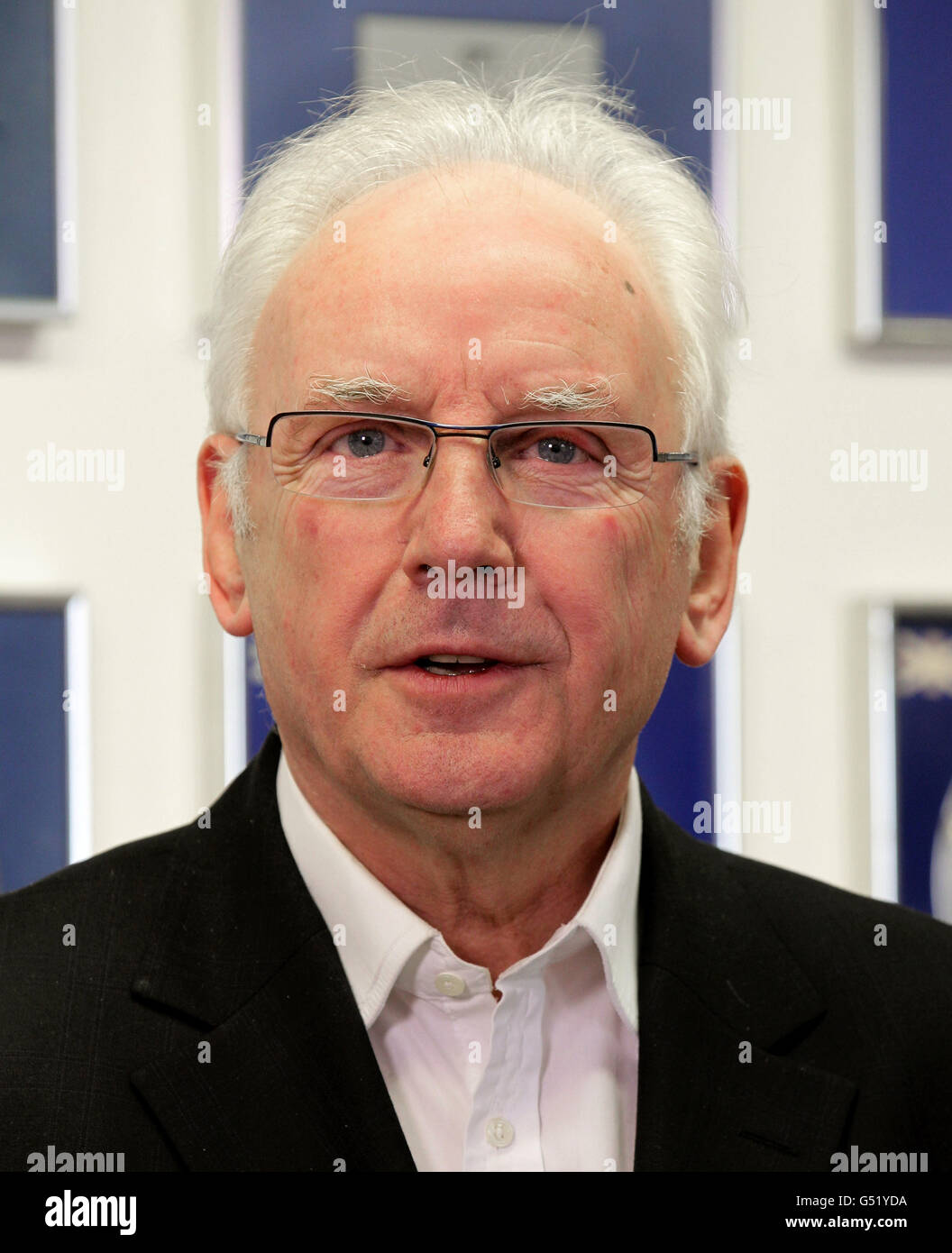 Pete Waterman durante un annuncio per un prossimo concerto, Hit Factory Live, che si terrà a Londra Hyde Park il 11 luglio, presso la County Hall di Londra. Foto Stock