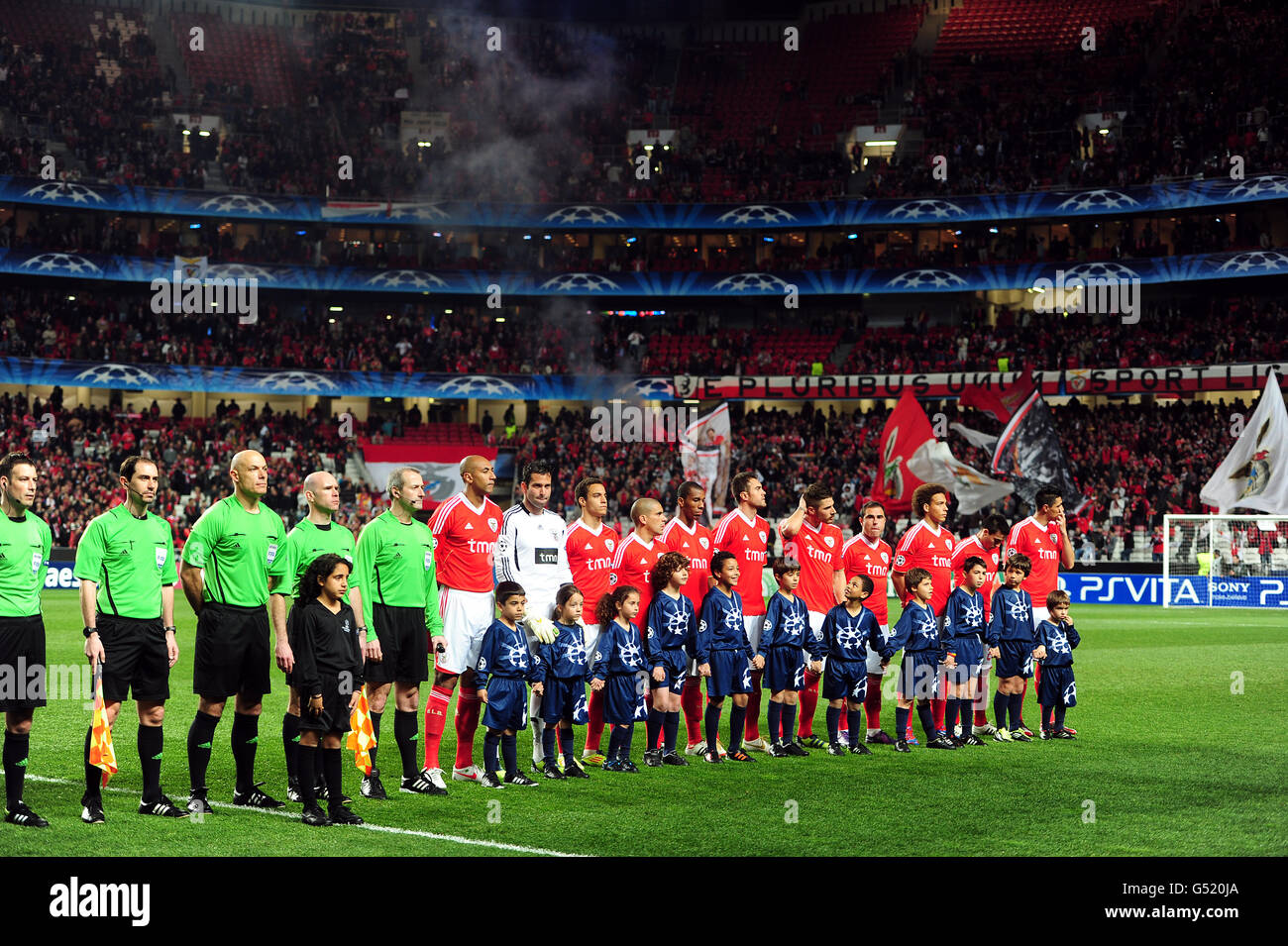Calcio - UEFA Champions League - Round of 16 - seconda tappa - Benfica v Zenit San Pietroburgo - Estadio da Luz. Benfica si allineano prima del gioco Foto Stock