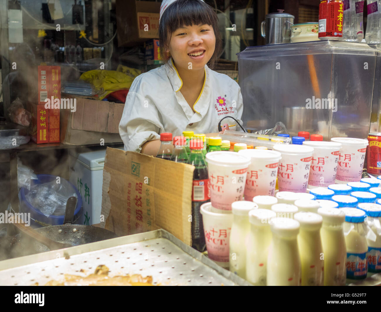 Cina Yunnan Sheng, Lijiang Shi, vecchia di Lijang, cibo di strada in Cina Foto Stock