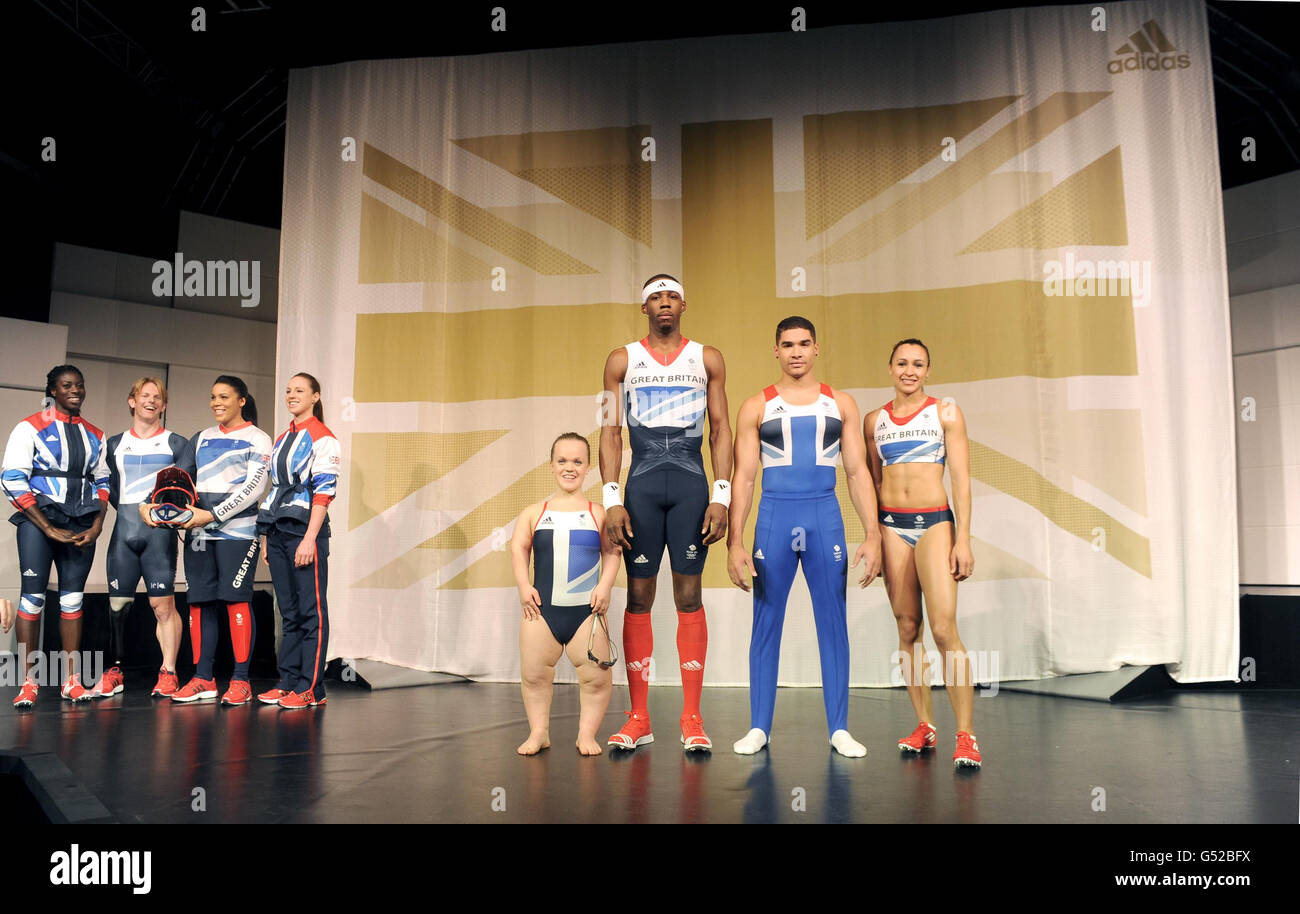 Sinistra-destra) Christine Ohuruogu, Jody Cundy, Shanaze Reade, Heather Fell, Eleonor Simmonds, Phillips Idowu, Louis Smith e Jessica Ennis posano come Adidas sveil il British Team Kit progettato da Stella McCartney per Londra 2012 durante una fotocall alla Torre di Londra, Londra. Foto Stock