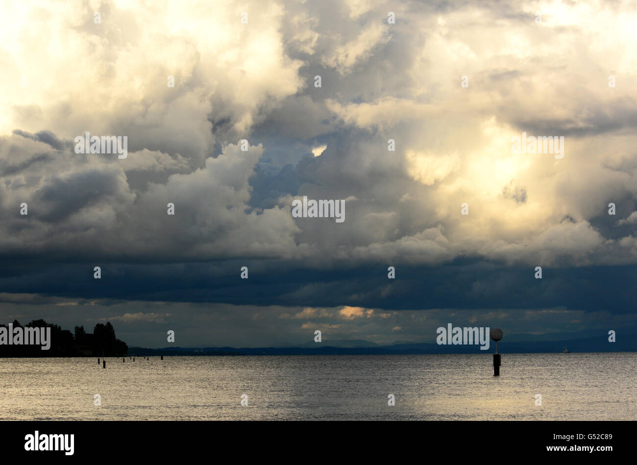 Nuvole presso il lago di Costanza viaggi Germania Foto Stock