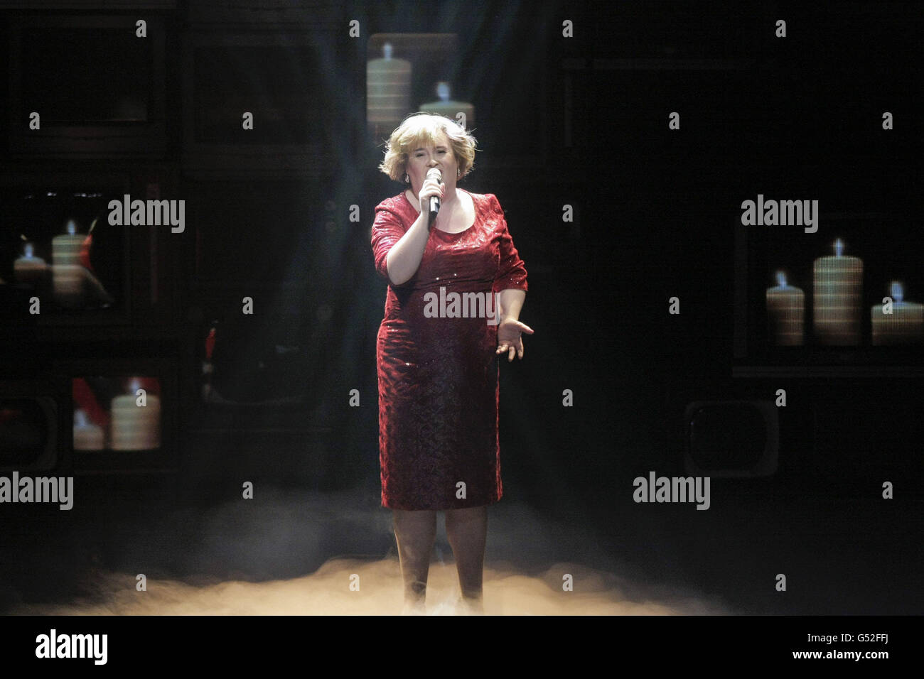 Susan Boyle appare sul palco alla fine della notte di apertura del Susan Boyle Musical "i Dreamed a Dream a Dream" al Newcastle's Theatre Royal. Foto Stock