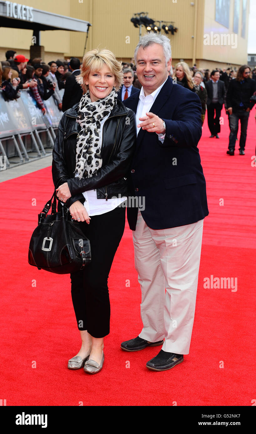 Eammon Holmes e sua moglie Ruth arrivano alla grande apertura del Warner Brothers Studio Tour - The Making of Harry Potter, presso i Leavesdon Studios di Londra. Foto Stock