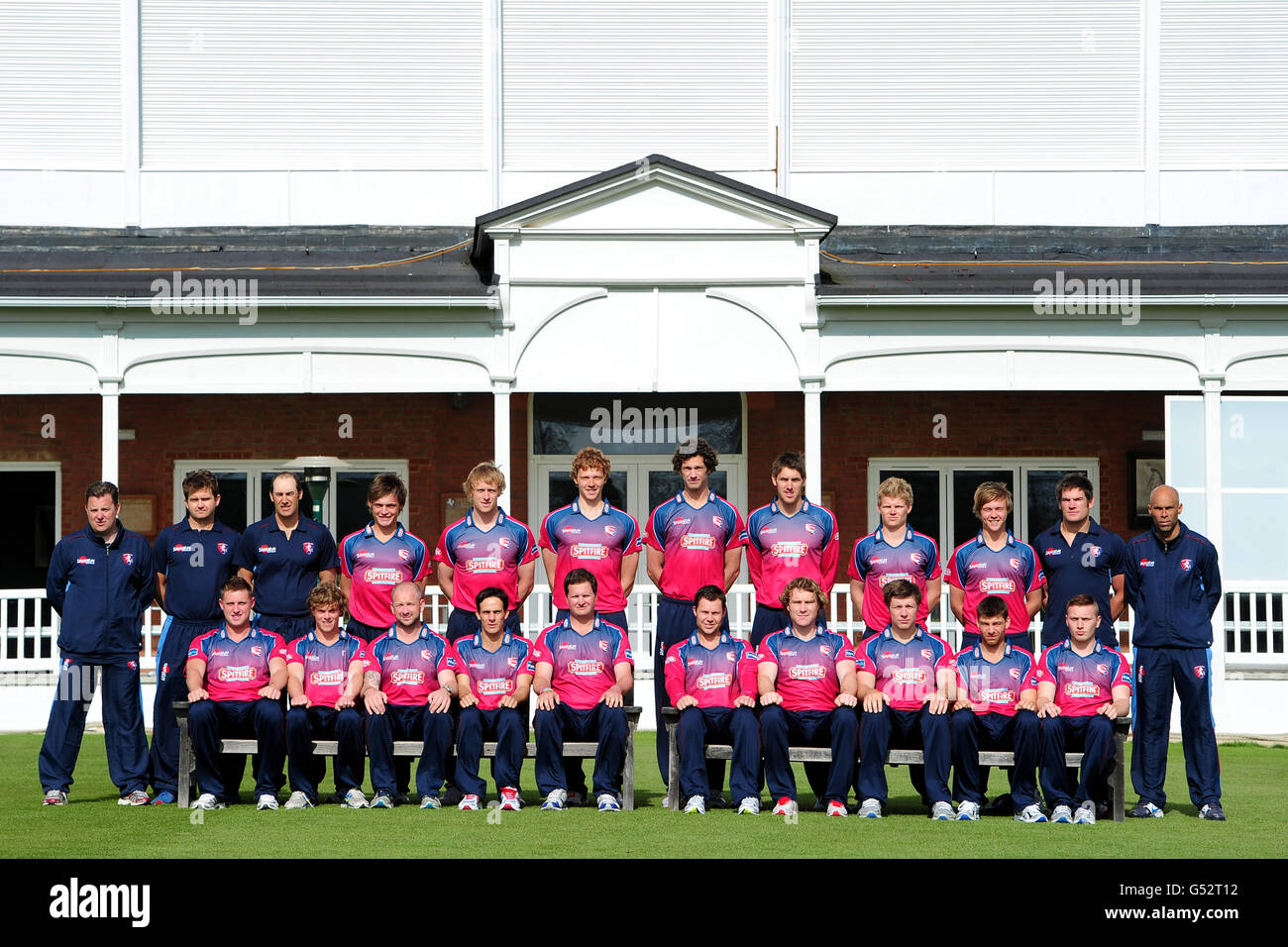 Kent CCC Back Row (L-R:) Simon Willis, Nimmo Reid, Phil Relf, Chris Piesley, Mark Davies, Charlie Shreck, Ivan Thomas, ben Harmison, Sam Billings, Fabian Cowdrey, Pete Kelly, Jimmy Adams Front Row (L-R:) Alex Blake, Sam Northeast, Darren Stevan, Robert Powell, Mike, Robert Powell, Michael, Simon Cook e Ashley Shaw Foto Stock