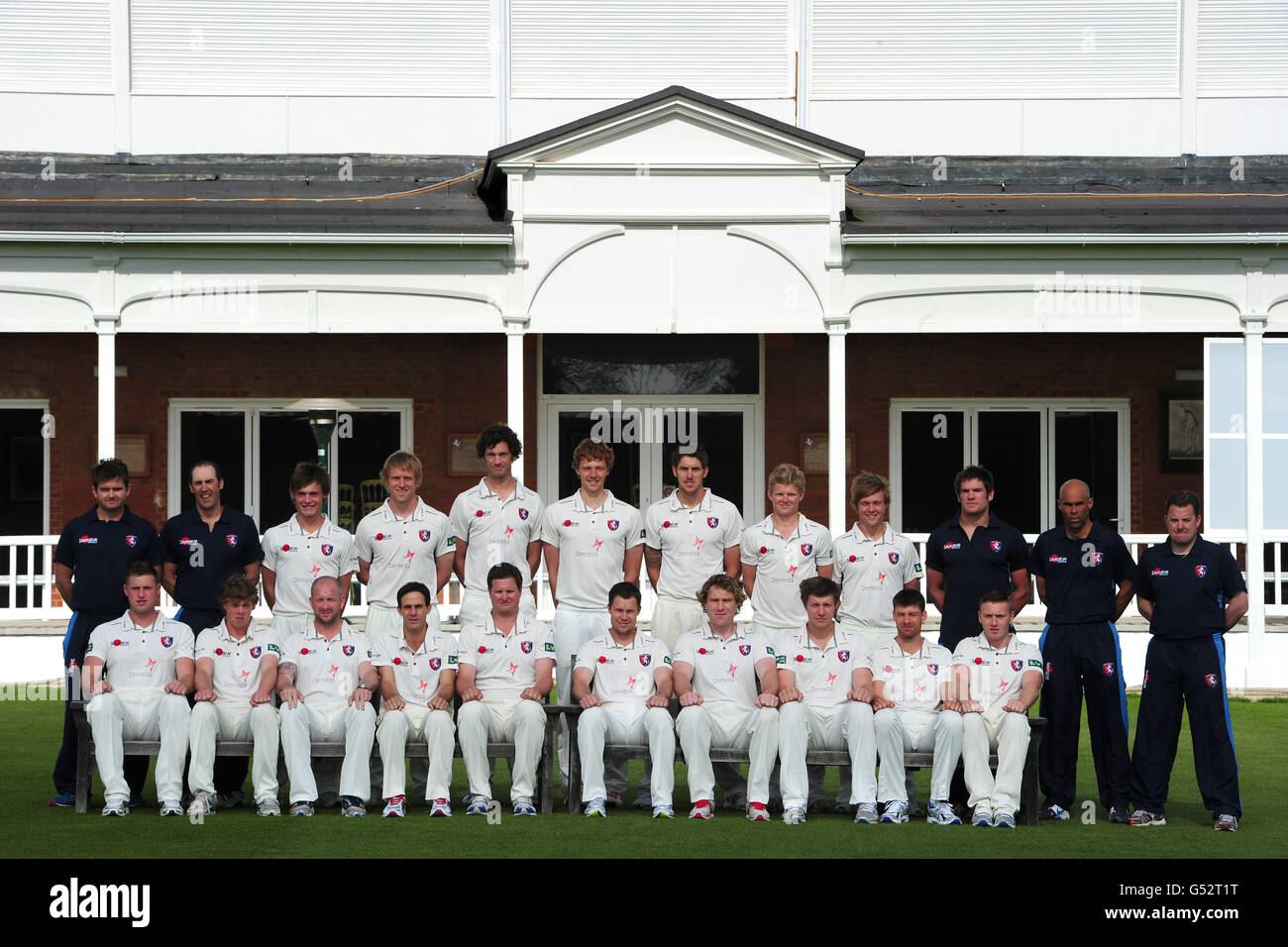 Kent CCC Back Row (L-R:) Nimmo Reid, Phil Relf, Chris Piesley, Mark Davies, Charlie Shreck, Ivan Thomas, ben Harmison, Sam Billings, Fabian Cowdrey, Pete Kelly, Jimmy Adams e Simon Willis. Prima fila (L-R:) Alex Blake, Sam Northeast, Darren Stevens, Brendan Nash, Robert Key, Geraint Jones, Mike Powell, Matt Coles, Simon Cook e Ashley Shaw Foto Stock