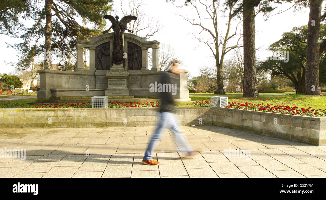 Il Titanic Engineer's Memorial di Southampton, il più grande monumento commemorativo della città. Il RMS Titanic salpò dalla città nel suo fatidico viaggio transatlantico a New York il 10 aprile 1912. Foto Stock