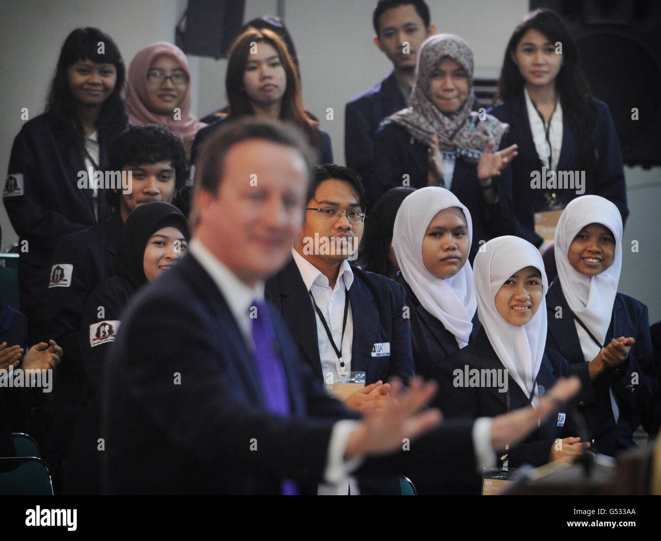 Il primo Ministro David Cameron si rivolge agli studenti dell'Università al Azhar di Giacarta. Cameron è in Indonesia per una visita di due giorni e più tardi volerà in Malesia. Foto Stock