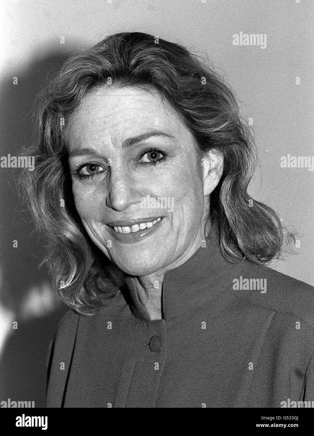 Un ritratto dell'autore Shirley Conran, che ha scritto libri come Superwoman e Lace, nel 1984. Foto Stock