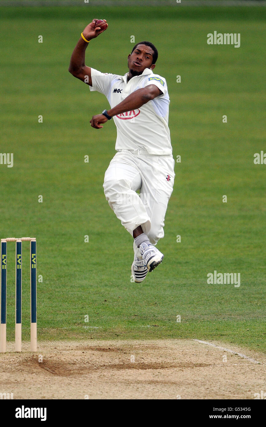 Cricket - LV= Campionati della Contea - prima Divisione - terzo giorno - Surrey v Sussex - il Kia Oval. Chris Jordan di Surrey in azione Foto Stock