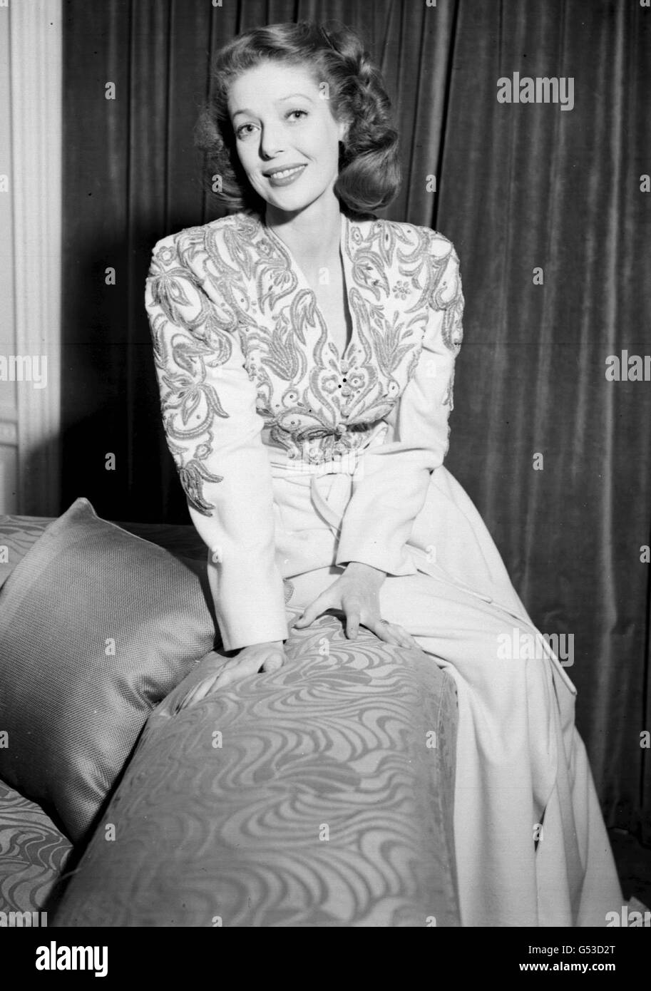L'attrice Loretta Young, indossando la propria moda. 12/08/00: Giovane morto di cancro ovarico, ha detto il suo agente e amico di lunga data Norman Brokaw. Aveva 87 anni. Foto Stock