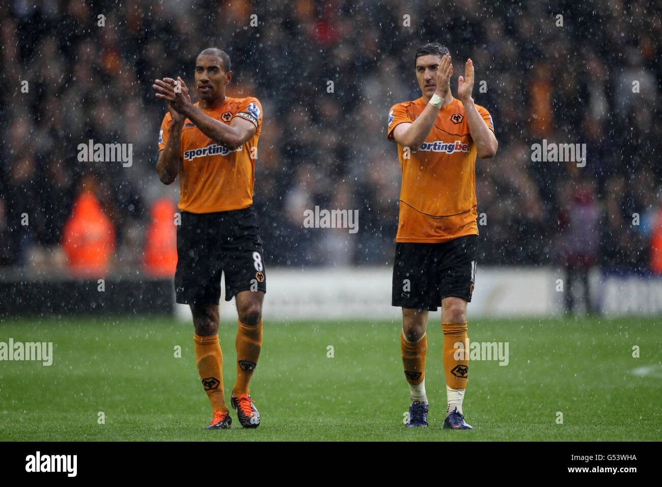 Karl Henry e Stephen Ward di Wolverhampton Wanderers mostrano il loro rifiuto dopo la sconfitta del 2-0 contro Manchester City durante la partita Barclays Premier League a Molineux, Wolverhampton. Foto Stock