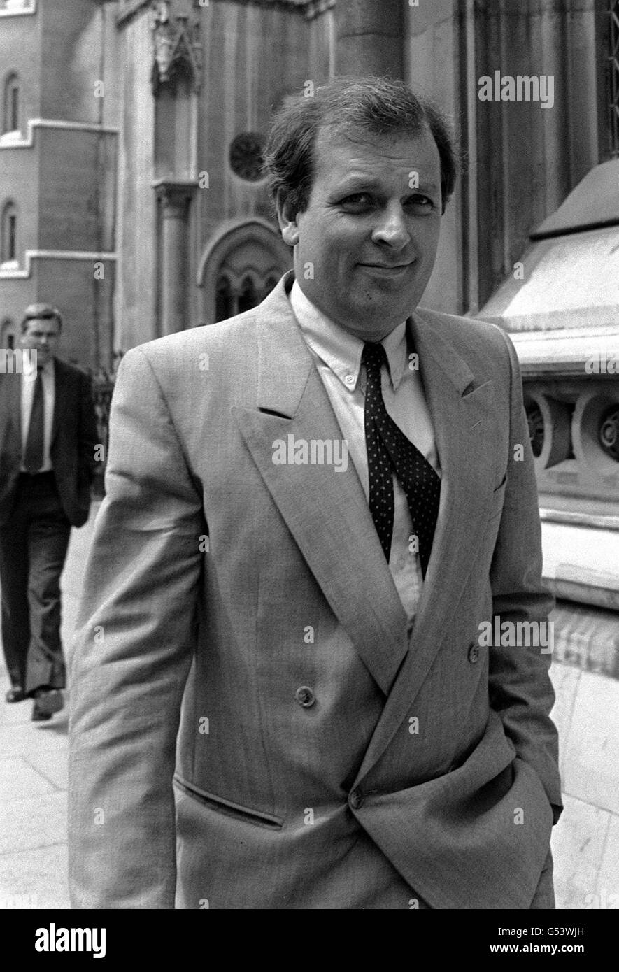 Kelvin McKenzie tribunali a specchio Foto Stock