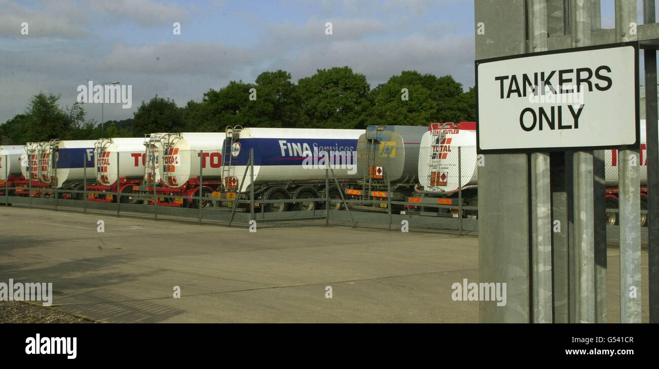 Le petroliere si sono bloccate al Colwick Depot di Nottingham a causa di un blocco di protesta fuori dai cancelli principali. Foto Stock