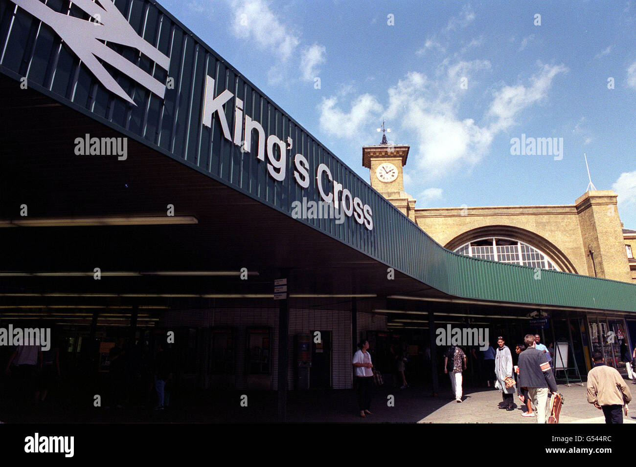 Vista esterna della stazione ferroviaria di Kings Cross a Londra. Foto Stock